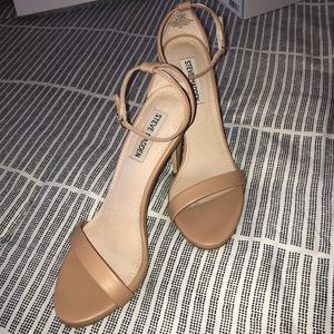 Steve Madden Stecy Natural Sandal/Heel